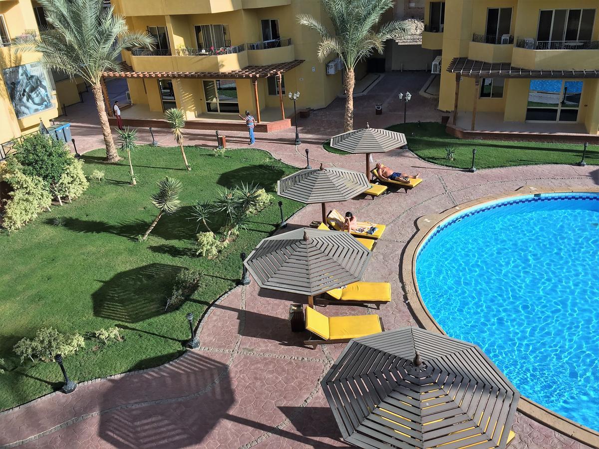 Pool View Apartments At British Resort - Unit 13 Хургада Екстериор снимка