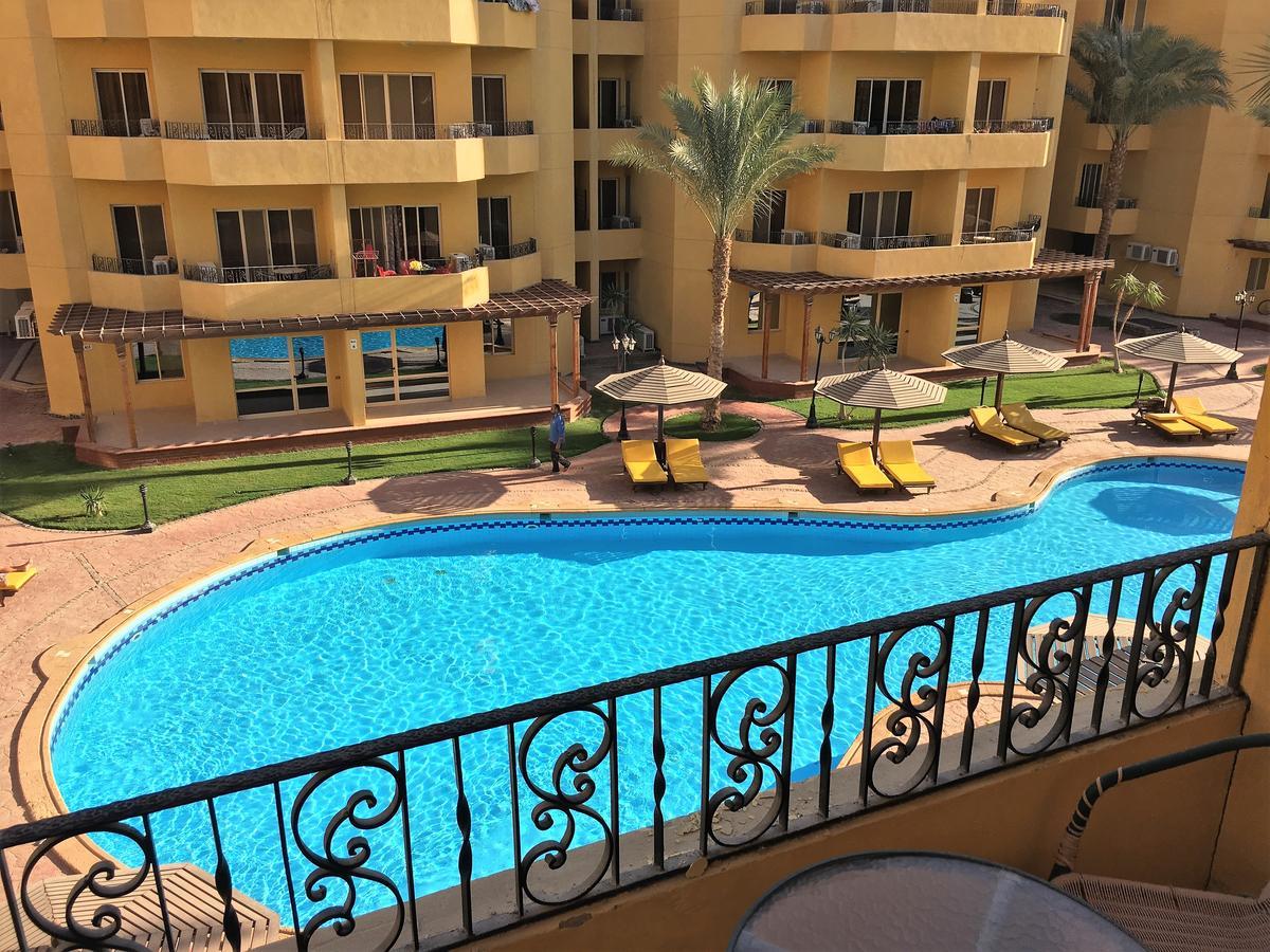 Pool View Apartments At British Resort - Unit 13 Хургада Екстериор снимка