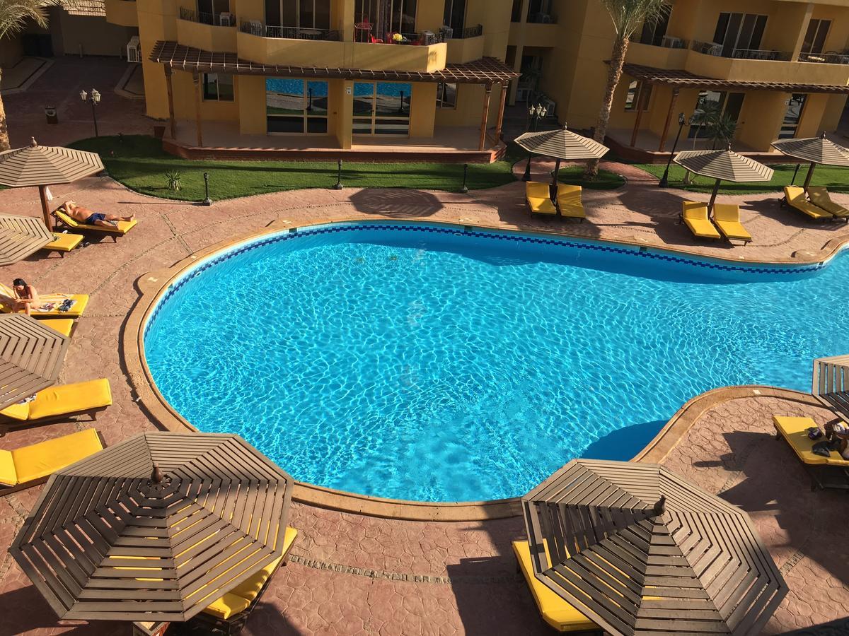 Pool View Apartments At British Resort - Unit 13 Хургада Екстериор снимка